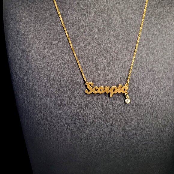 Vintage Avon Scorpio Gold Plated Necklace - Picture 14 of 15